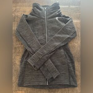 Lululemon Women’s Size 4 Zip Up